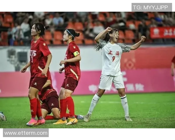 赛后分析：上海足球队与成都足球队在比赛中的战术灵活性对比探讨