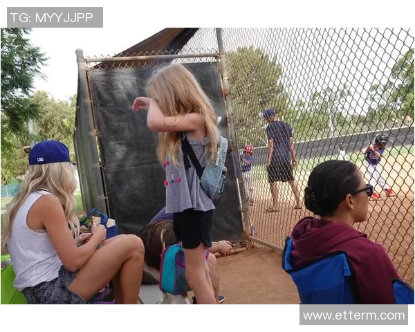 足球明星非哥的妻子背后的故事与生活点滴揭秘