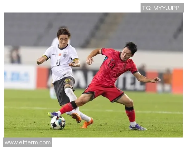 韩国足球明星与日本球员的激烈对抗引发热议与关注